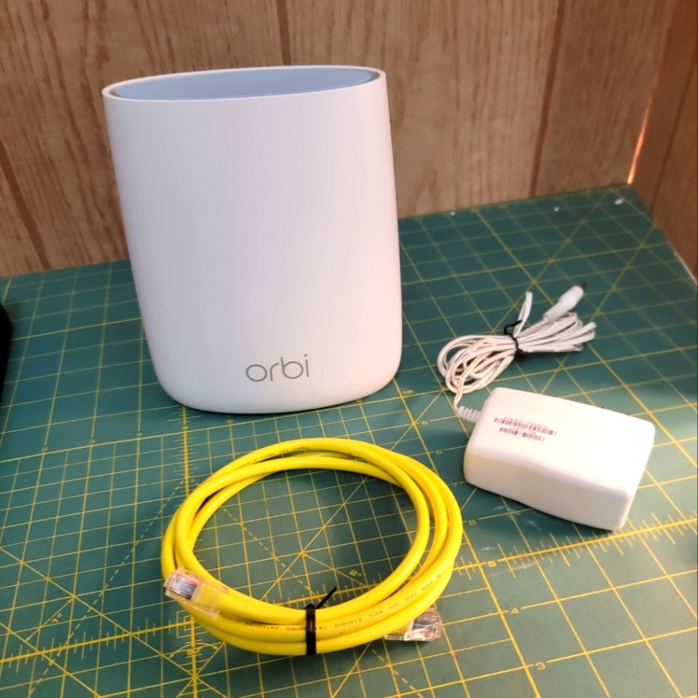 orbi router rbr20 mesh.  router/ not satellite.  tested & works great!